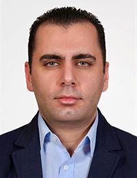 وکیل کامبیز دانشکده کاشانی