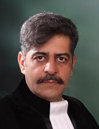 وکیل فریبرز احمری حصاری